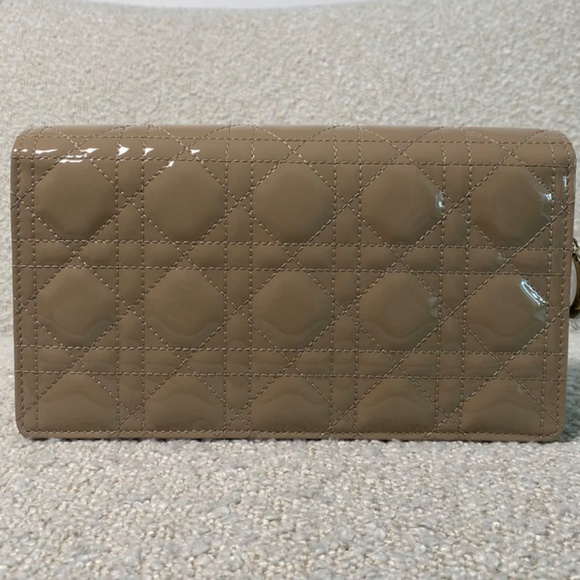 Authentic Dior Lady Dior Hazelnut Patent Cannage Pouch on Chain - Picture 3 of 16